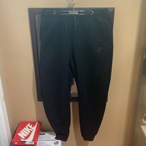 Mens New without tags Nike tech fleece joggers sz XL washed and dried. $100 obo